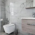 فندق Wait 'n Sea هيماري