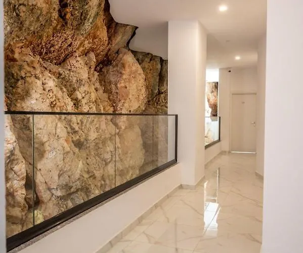 Wait 'n Sea Otel Himarë