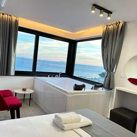Hotel Wait 'n Sea Himare