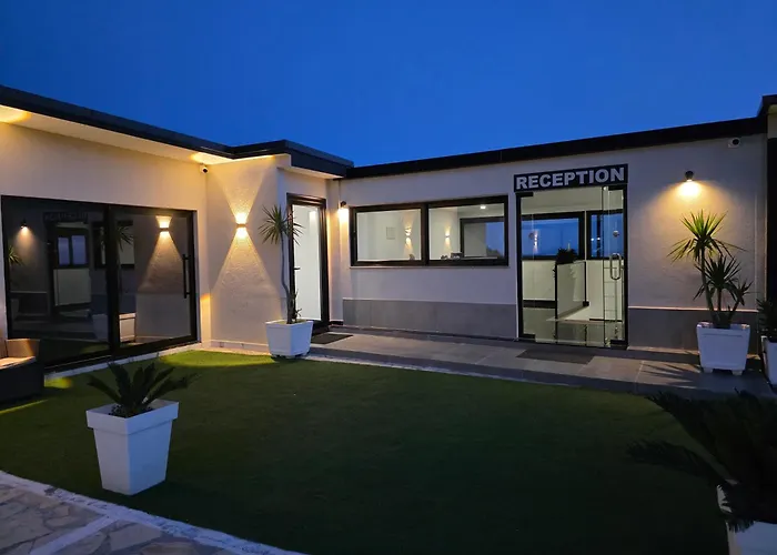 Wait 'n Sea فندق 4*